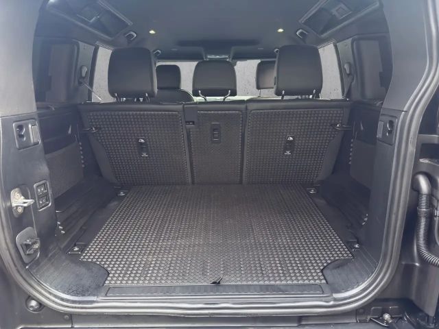 Land Rover Defender 110 Dynamic SE