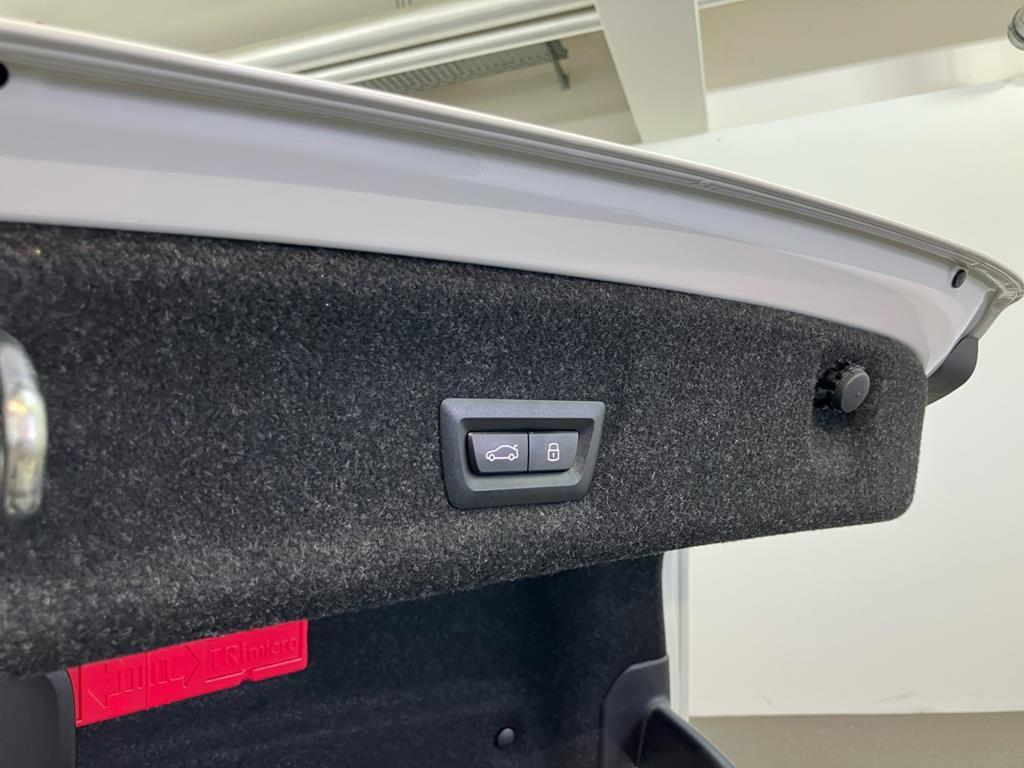 BMW 320 320i Sedan xDrive