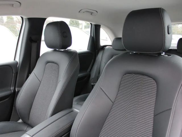 Mercedes-Benz B 180 Sedan