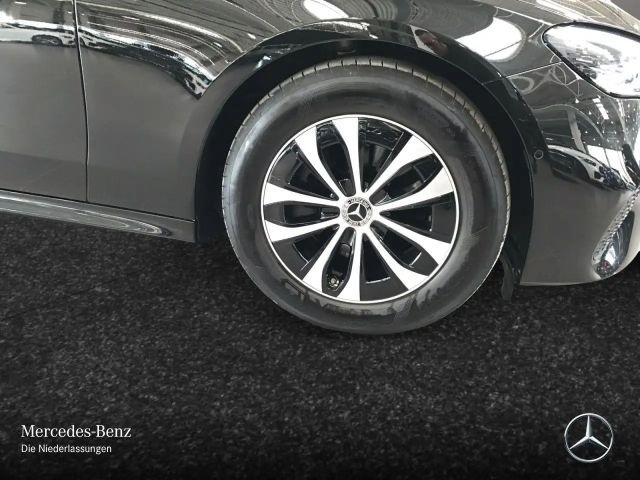 Mercedes-Benz E 200 AVANTGARDE Sedan