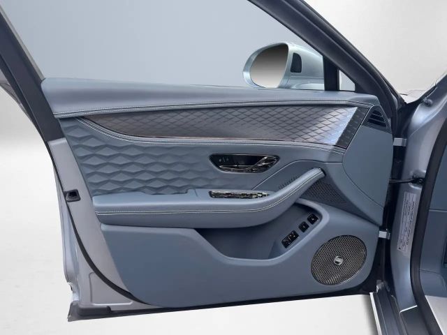 Bentley Flying Spur Hybrid V8