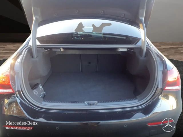 Mercedes-Benz A 250 A 250 e AMG Line