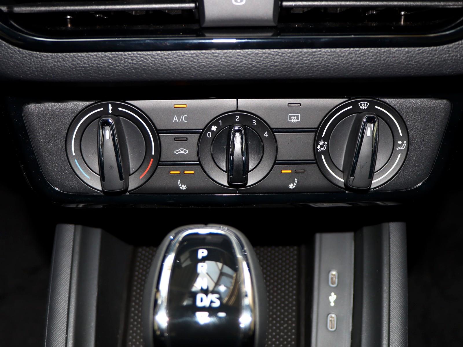 Skoda Scala 1.0 Essence DSG 116PS-AHK LED PDC Tempomat