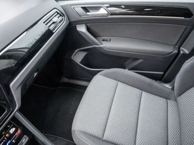 Volkswagen Touran 1.5 TSI DSG R-Line