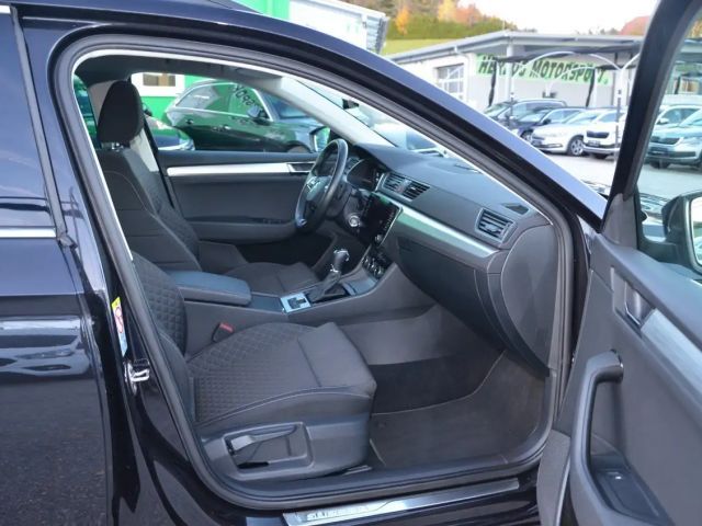 Skoda Superb Superb Kombi 2,0 TDI DSG LED AHV VIRTUAL NAVI 1.Be