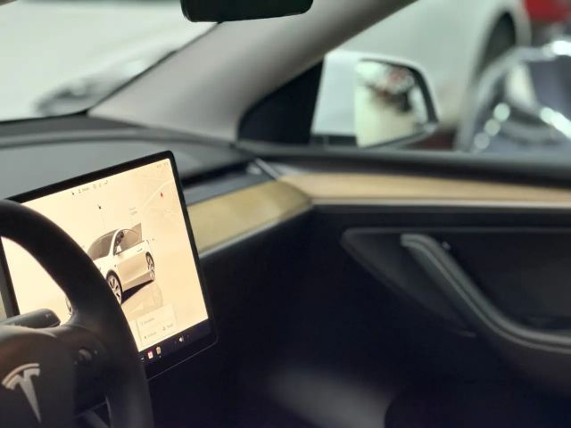 Tesla Model Y AWD Long Range