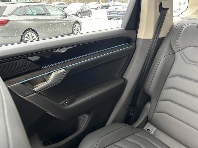 Volkswagen Touareg Luftfederung / AHK / Innovision Cockpit