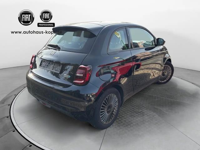 Fiat 500e Action