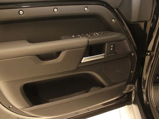 Land Rover Defender 110 D300 Dynamic SE