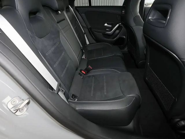 Mercedes-Benz CLA 200 AMG Line Coupé