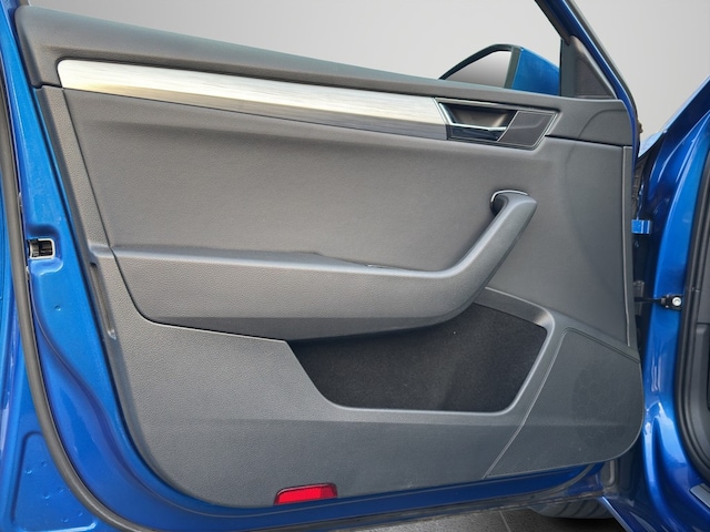 Skoda Superb Ambition Combi iV