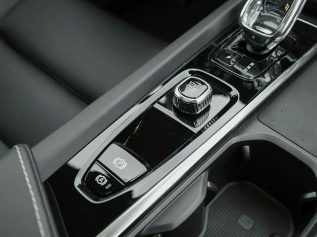 Volvo XC60 Dark Plus T6