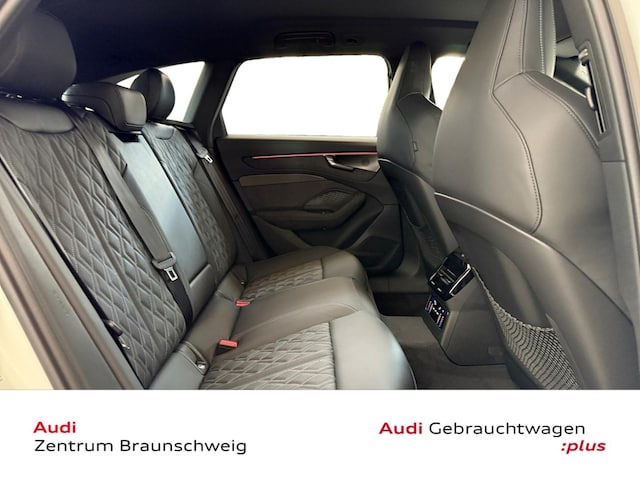 Audi A6 Avant Quattro S-Tronic