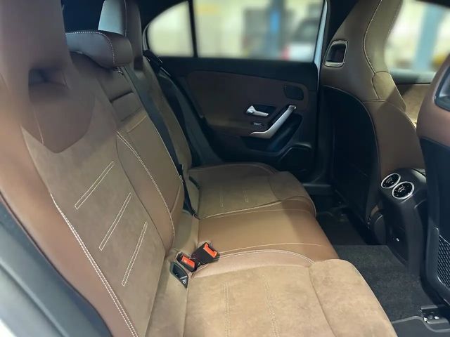 Mercedes-Benz A 220 A 220 d AMG Line Premium