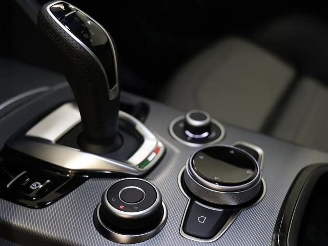 Alfa Romeo Stelvio AT8 Q4 Veloce