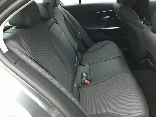 Mercedes-Benz C 180 AVANTGARDE Sedan