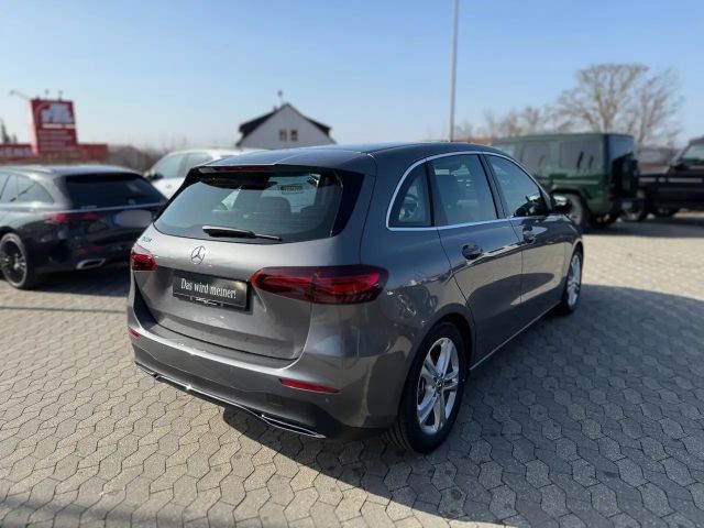 Mercedes-Benz B 180 Progressive Sedan