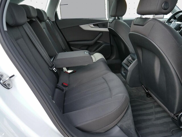 Audi A4 30 TDI Avant S-Tronic