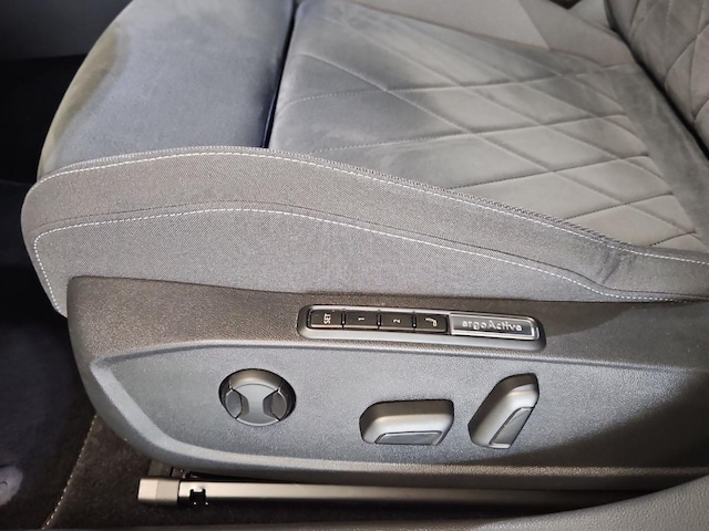 Volkswagen Golf 2.0 TDI DSG Style Variant