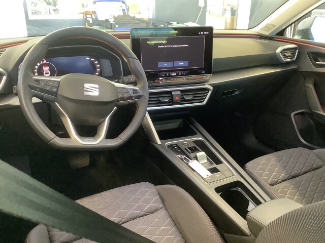 Seat Leon 1.5 eTSI FR-lijn Sportstourer