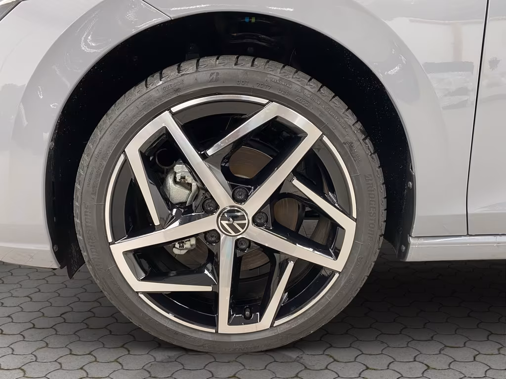 Volkswagen Golf Style