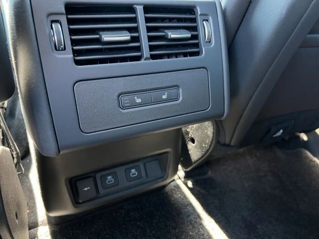 Land Rover Discovery AWD Dynamic SE