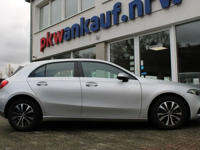 Mercedes-Benz A 180 A 180 d
