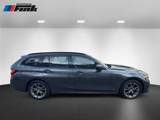 BMW 320 320d Sport Line xDrive