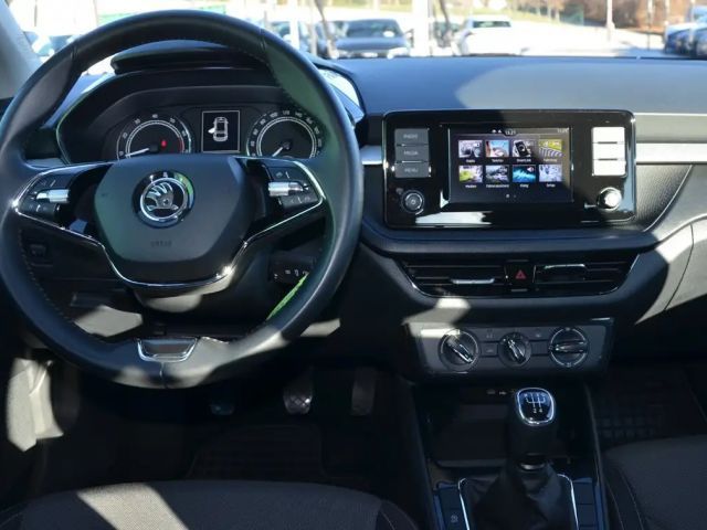 Skoda Fabia Fabia 1,0 LED TEMPO KLIMA PARKSENSOREN HINTEN 1.Be