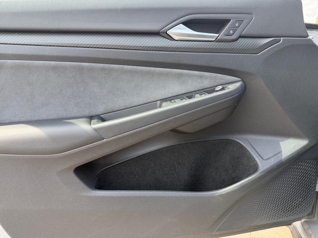 Volkswagen Golf 1.5 eTSI Golf VIII R-Line