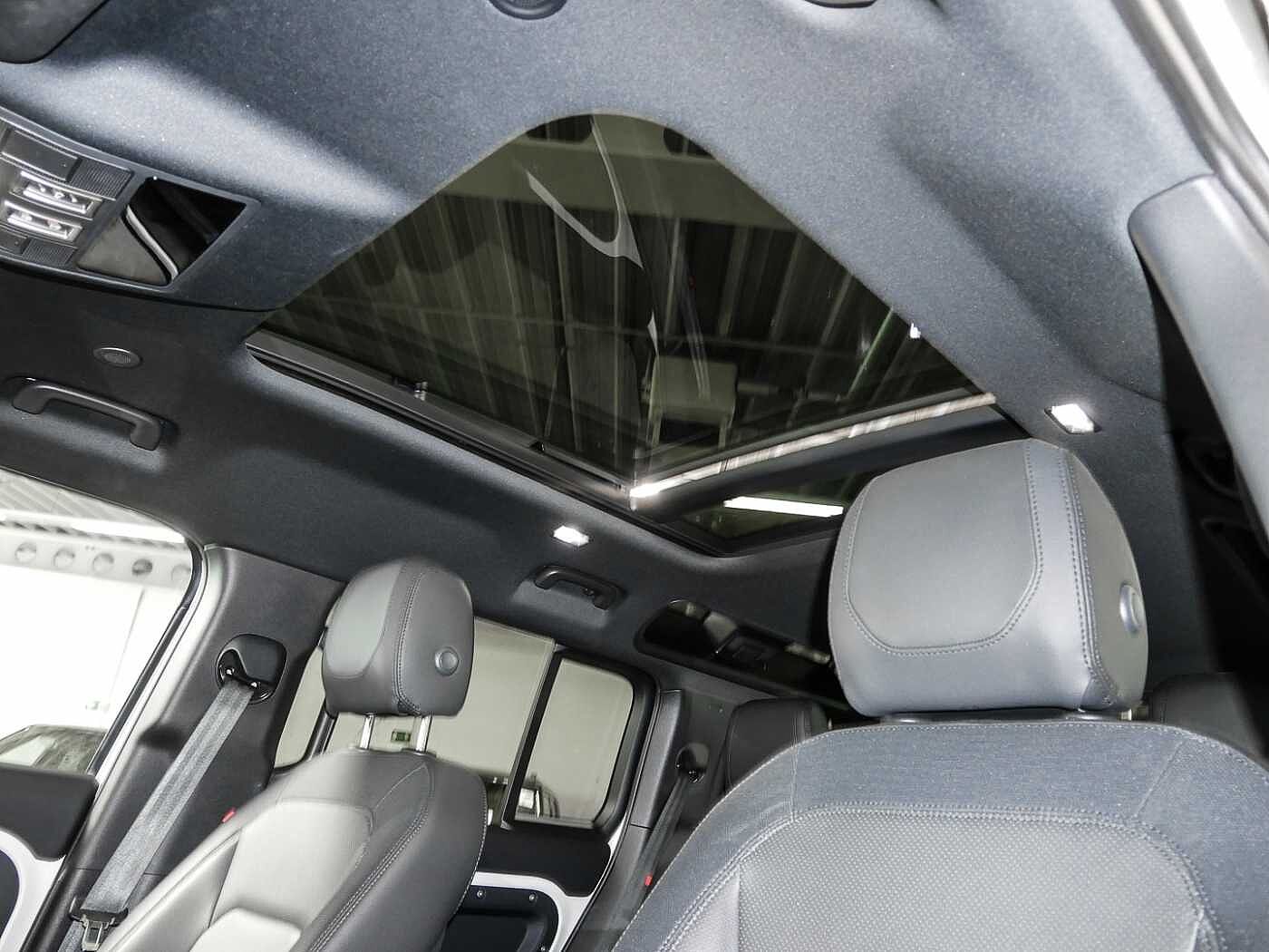 Land Rover Defender 110 Dynamic SE