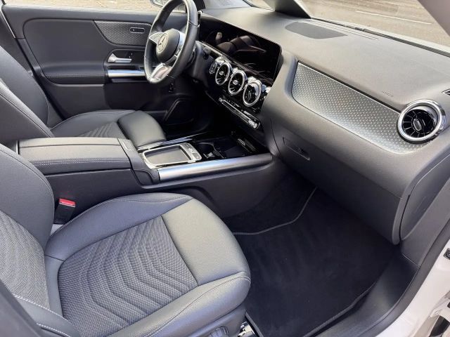 Mercedes-Benz GLA 200 *Panodach*LED*Rückfahrkamera*Easy-Pack*