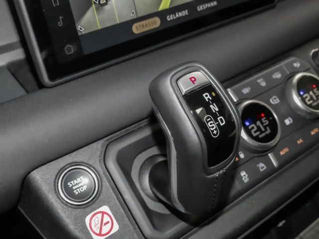 Land Rover Defender 90 D250 Dynamic SE