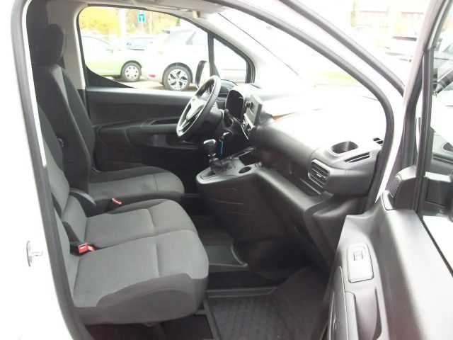 Opel Combo E 1.2 Cargo XL Holzboden Anhängerkupplung