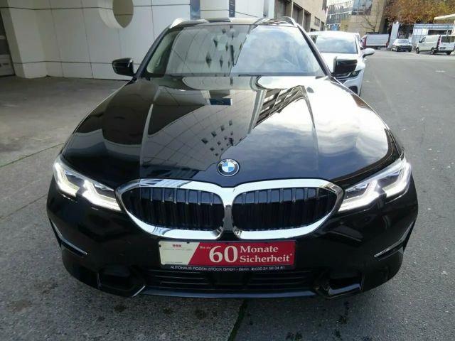 BMW 320 320d Luxury Line Touring xDrive