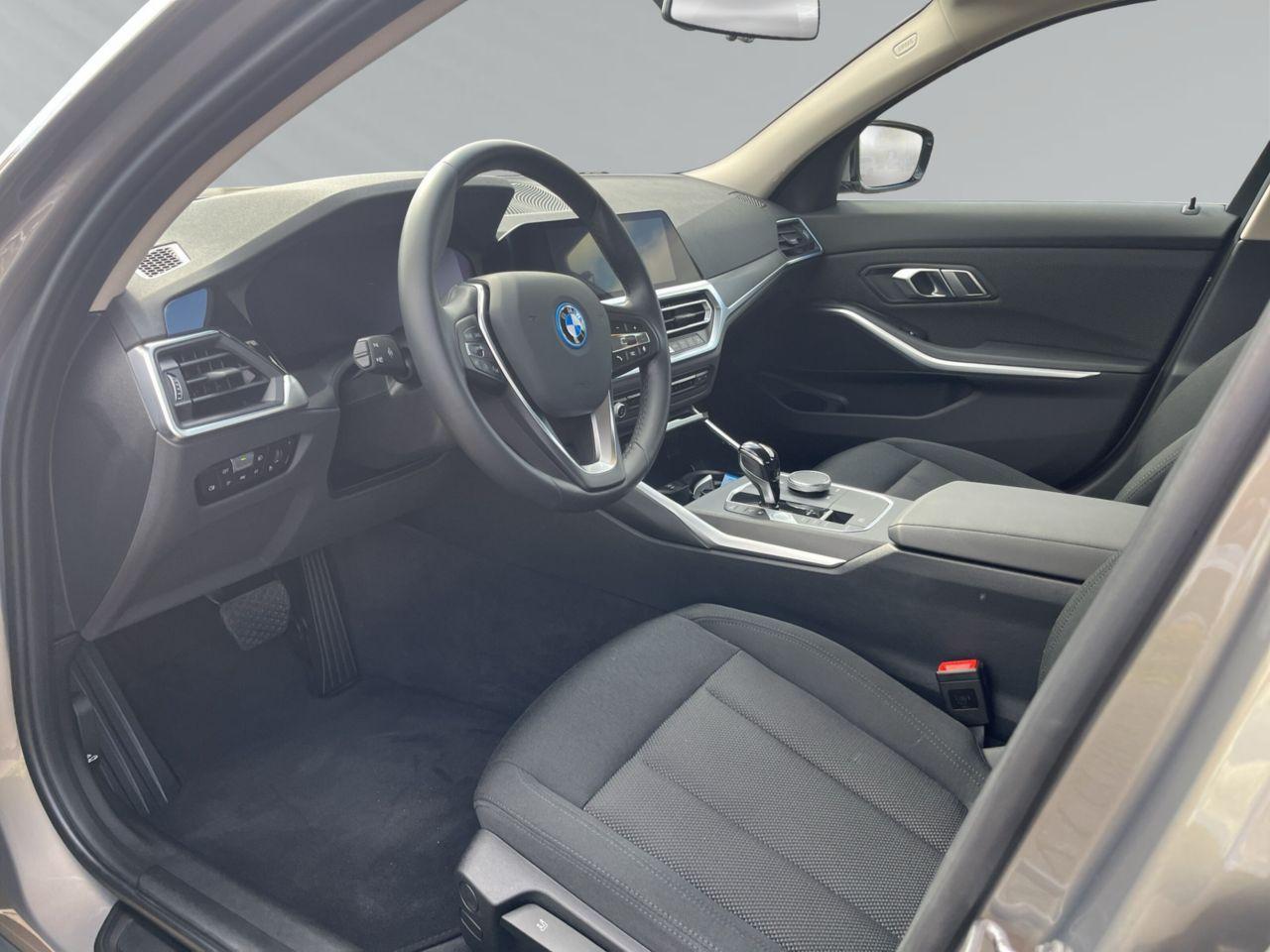 BMW 330 330e Sedan xDrive