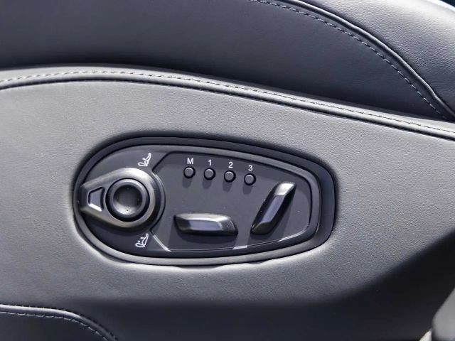 Aston Martin DBX 707 -Lightning Silver-