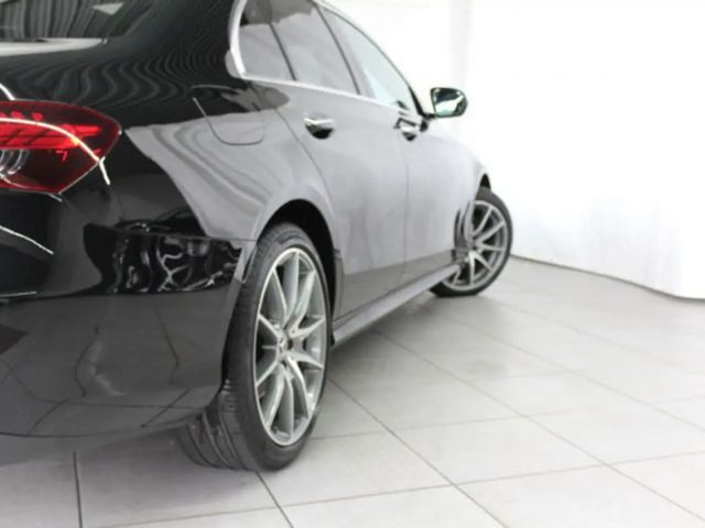 Mercedes-Benz E 220 AMG Line E 220 d Sedan