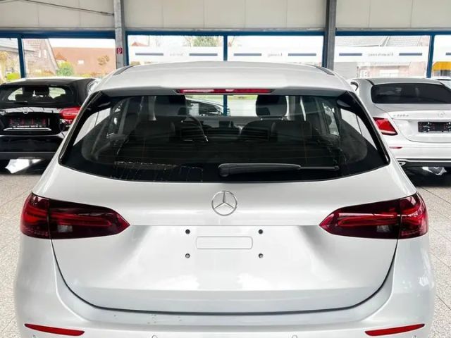 Mercedes-Benz B 180 Sedan