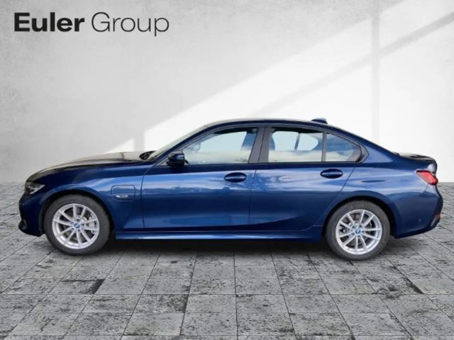 BMW 330 330e Sedan
