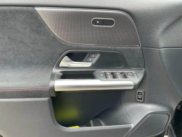 Mercedes-Benz EQA 300 4MATIC AMG Line