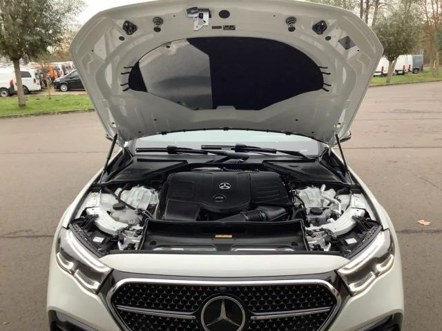 Mercedes-Benz E 200 AMG Line Sedan