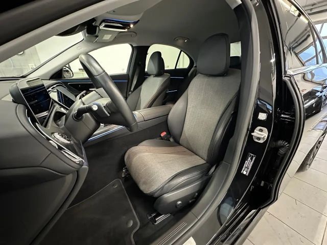 Mercedes-Benz E 300 E 300 e Sedan