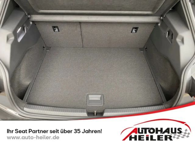 Cupra Born Navi digitales Cockp 360 Kamera LED ACC Fahrerprof