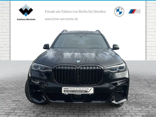 BMW X7 M50i