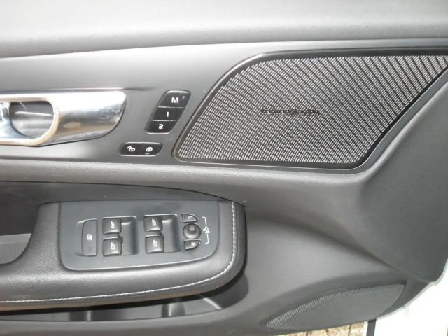 Volvo V60 AWD R-Design T8