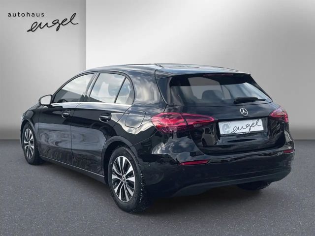 Mercedes-Benz A 180 A 180 7G-DCT Entry,KLIMA,NAVI,TEMPO,RFK,SH,LED,SH