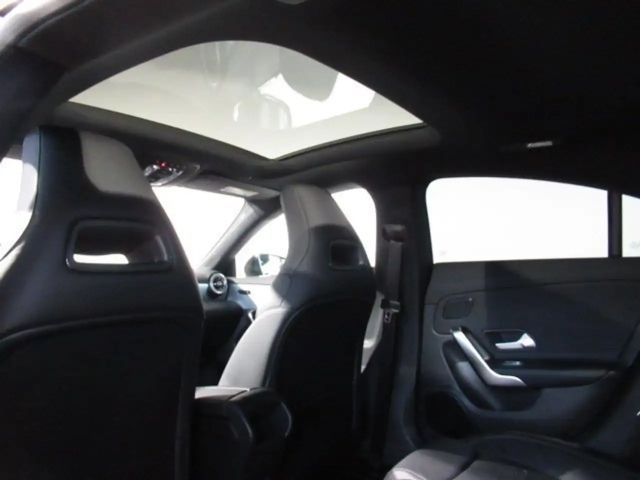 Mercedes-Benz CLA 200 AMG Line Coupé