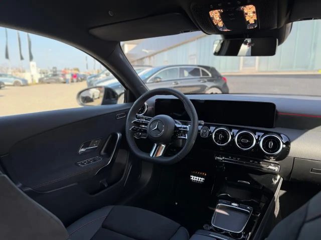 Mercedes-Benz A 180 AMG Line