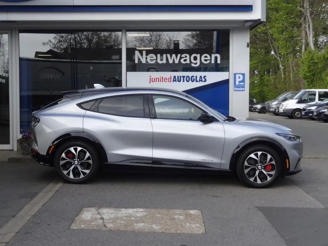 Ford Mustang Mach-E AWD